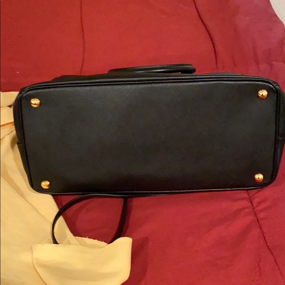 LIKENEW PRADA SAFFIANO LUX LARGE BAG - Picture 13 of 14